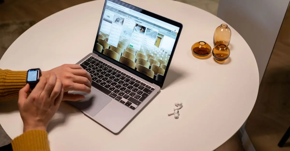 How Smart Gadgets Are Changing Online Shopping Experiences