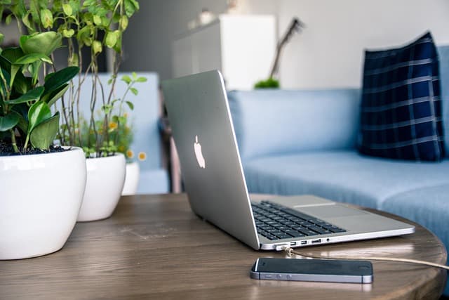 Top Smart Gadgets for Enhancing Your Home Office Experience